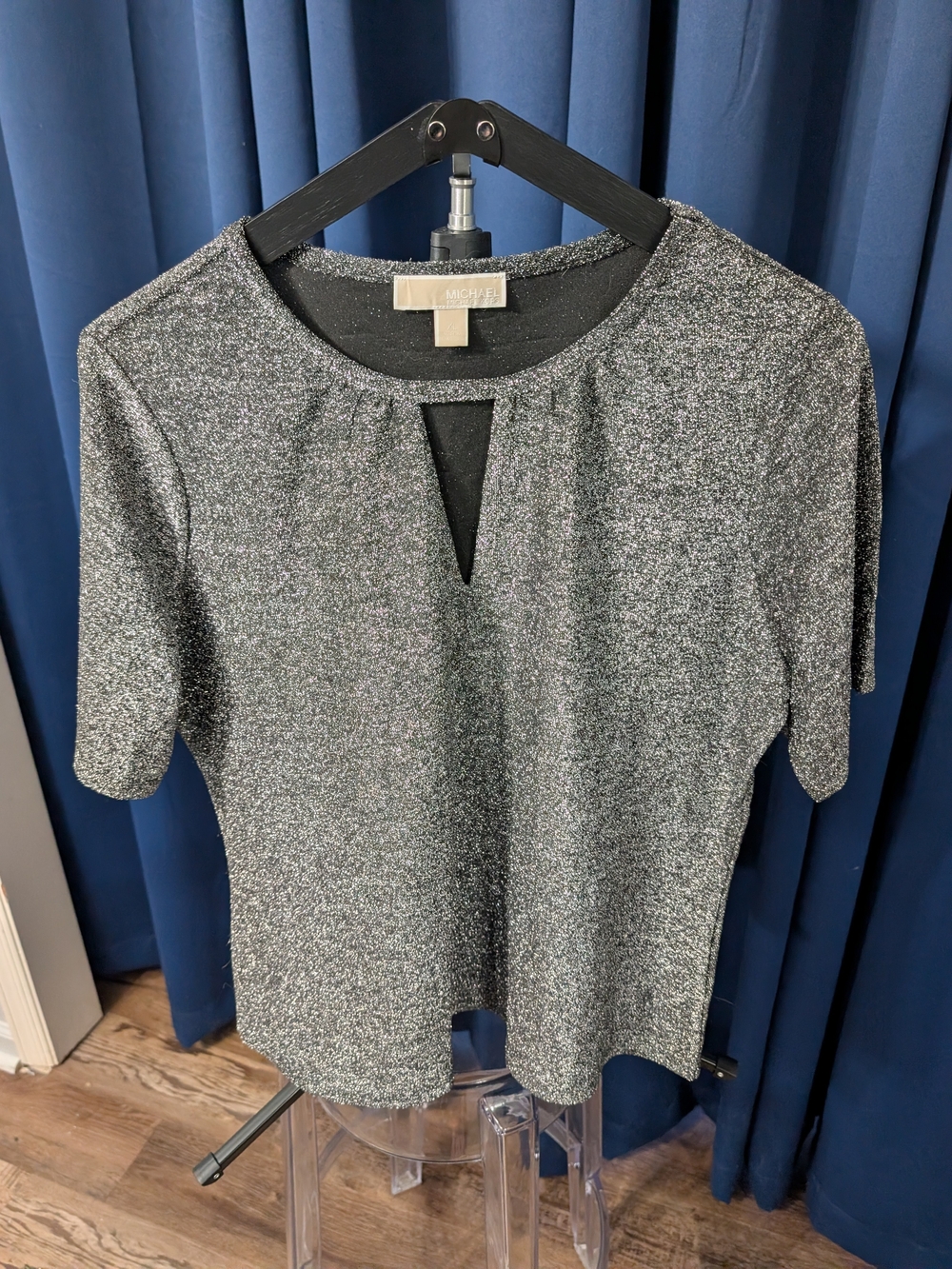 MICHAEL Michael Kors Silver Metallic Keyhole Tee